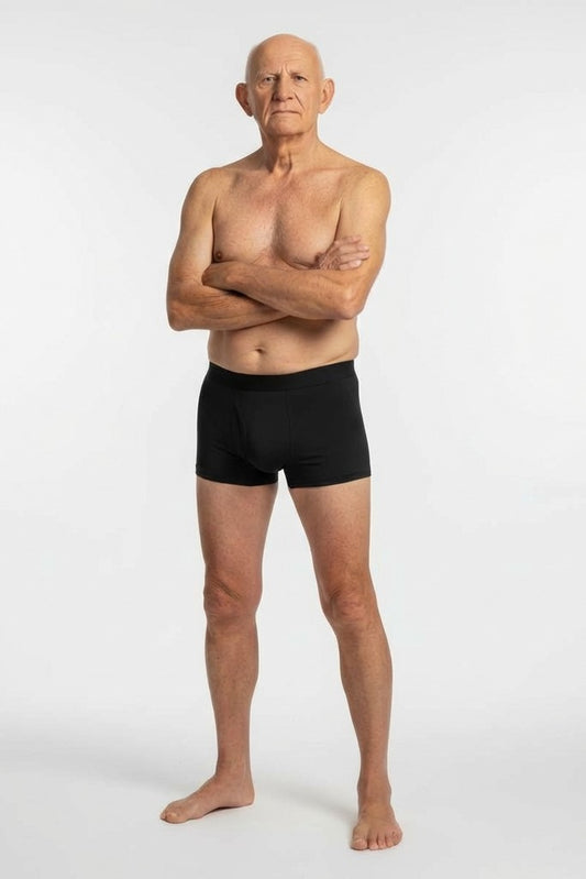 444 Studios Invictus inkontinens underbukser til mænd på model, boxers, 200 ml, sort, dobbelt elastik, forfra