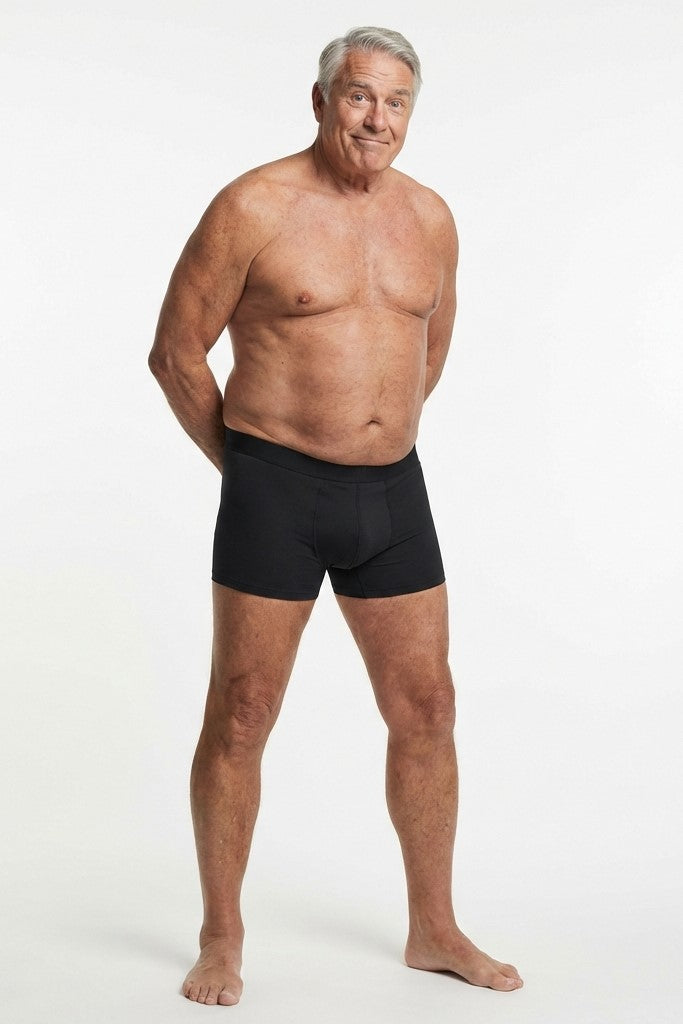 444 Studios Invictus inkontinens underbukser til mænd på model, boxers, 90 ml, sort, forfra