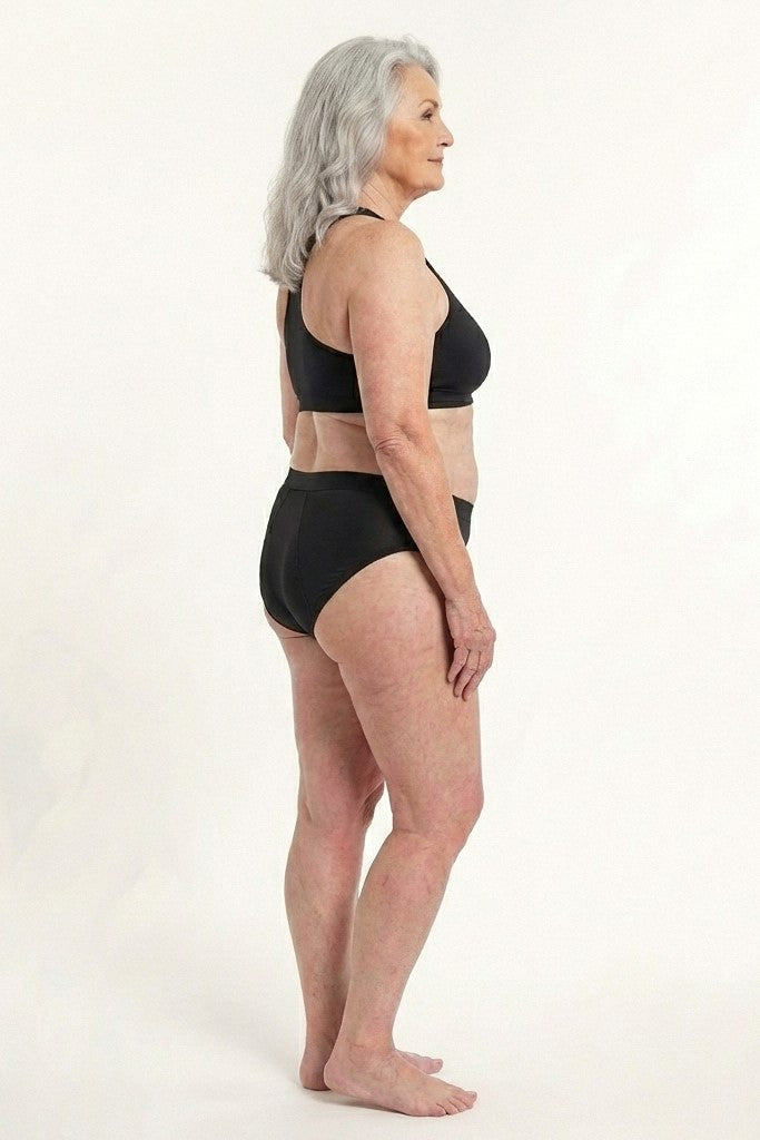 444 Studios Elva inkontinens-trusser på model, mid rise, 90 ml, sort, side