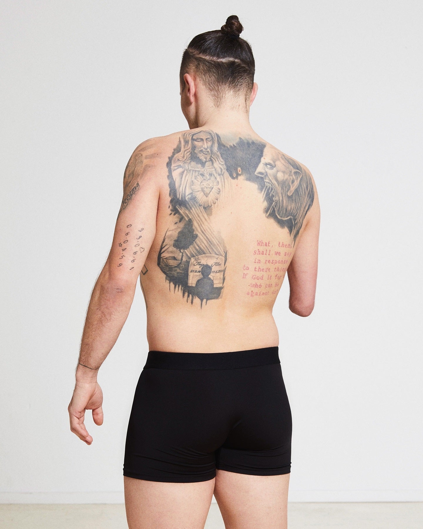 444 Studios Strong incontinence underwear for men on model, boxers, 90 ml, black, from behind